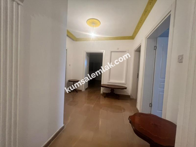 GİRNE / ALAGADİ BÖLGESİNDE GENİŞ BAHÇE İÇERİSİNDE KÖŞE ÜZERİNDE MÜSTAKİL EV 4+1