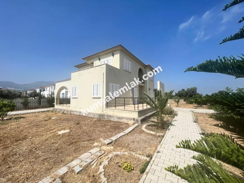 GİRNE / ALAGADİ BÖLGESİNDE GENİŞ BAHÇE İÇERİSİNDE KÖŞE ÜZERİNDE MÜSTAKİL EV 4+1