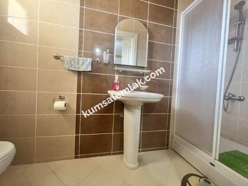GİRNE / ALAGADİ BÖLGESİNDE GENİŞ BAHÇE İÇERİSİNDE KÖŞE ÜZERİNDE MÜSTAKİL EV 4+1