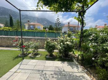 Kıbrıs Laptada 3+1 Deniz ve Dağ Manzaralı Villa 