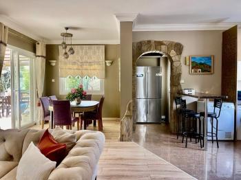 Kıbrıs Laptada 3+1 Deniz ve Dağ Manzaralı Villa 