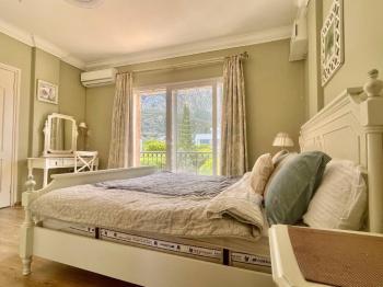 Kıbrıs Laptada 3+1 Deniz ve Dağ Manzaralı Villa 