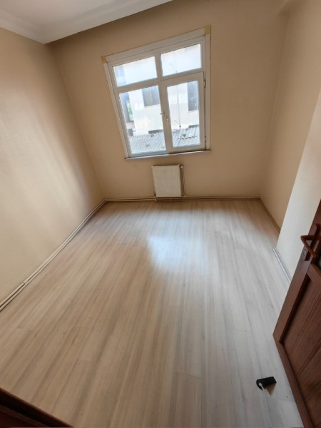 Binevler’de Metroya 5 Dakika | 4. Kat | 2+1 Balkonlu Kiralık Daire – 65 m²