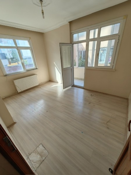 Binevler’de Metroya 5 Dakika | 4. Kat | 2+1 Balkonlu Kiralık Daire – 65 m²