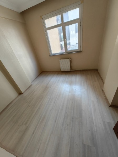 Binevler’de Metroya 5 Dakika | 4. Kat | 2+1 Balkonlu Kiralık Daire – 65 m²