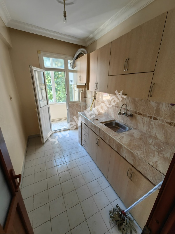 Binevler’de Metroya 5 Dakika | 4. Kat | 2+1 Balkonlu Kiralık Daire – 65 m²