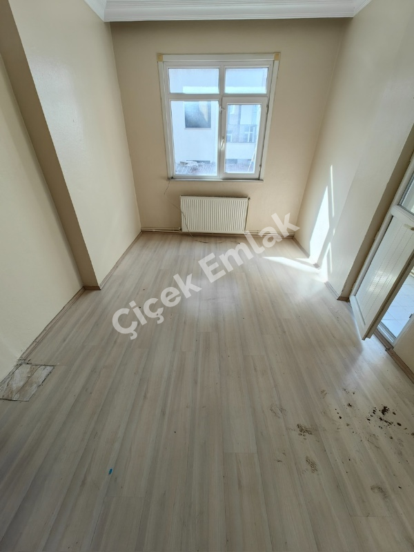 Binevler’de Metroya 5 Dakika | 4. Kat | 2+1 Balkonlu Kiralık Daire – 65 m²