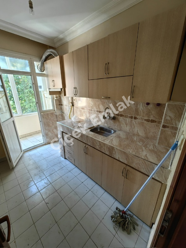 Binevler’de Metroya 5 Dakika | 4. Kat | 2+1 Balkonlu Kiralık Daire – 65 m²
