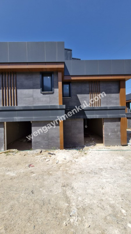 ÇEKMEKÖY REŞADİYE DE SATILIK 6+1 NATAMAM VİLLA