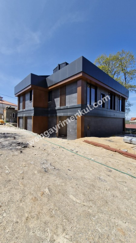 ÇEKMEKÖY REŞADİYE DE SATILIK 6+1 NATAMAM VİLLA