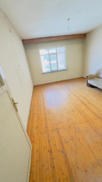 Güvenay - Çorum Kale Mahallesi – Uğur Mumcu Caddesi Üzeri 3+1 Ara Kat Daire