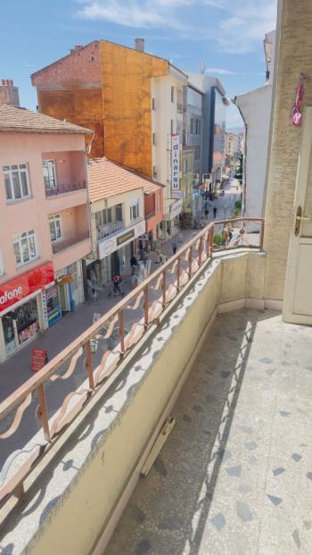 Güvenay - Çorum Kale Mahallesi – Uğur Mumcu Caddesi Üzeri 3+1 Ara Kat Daire