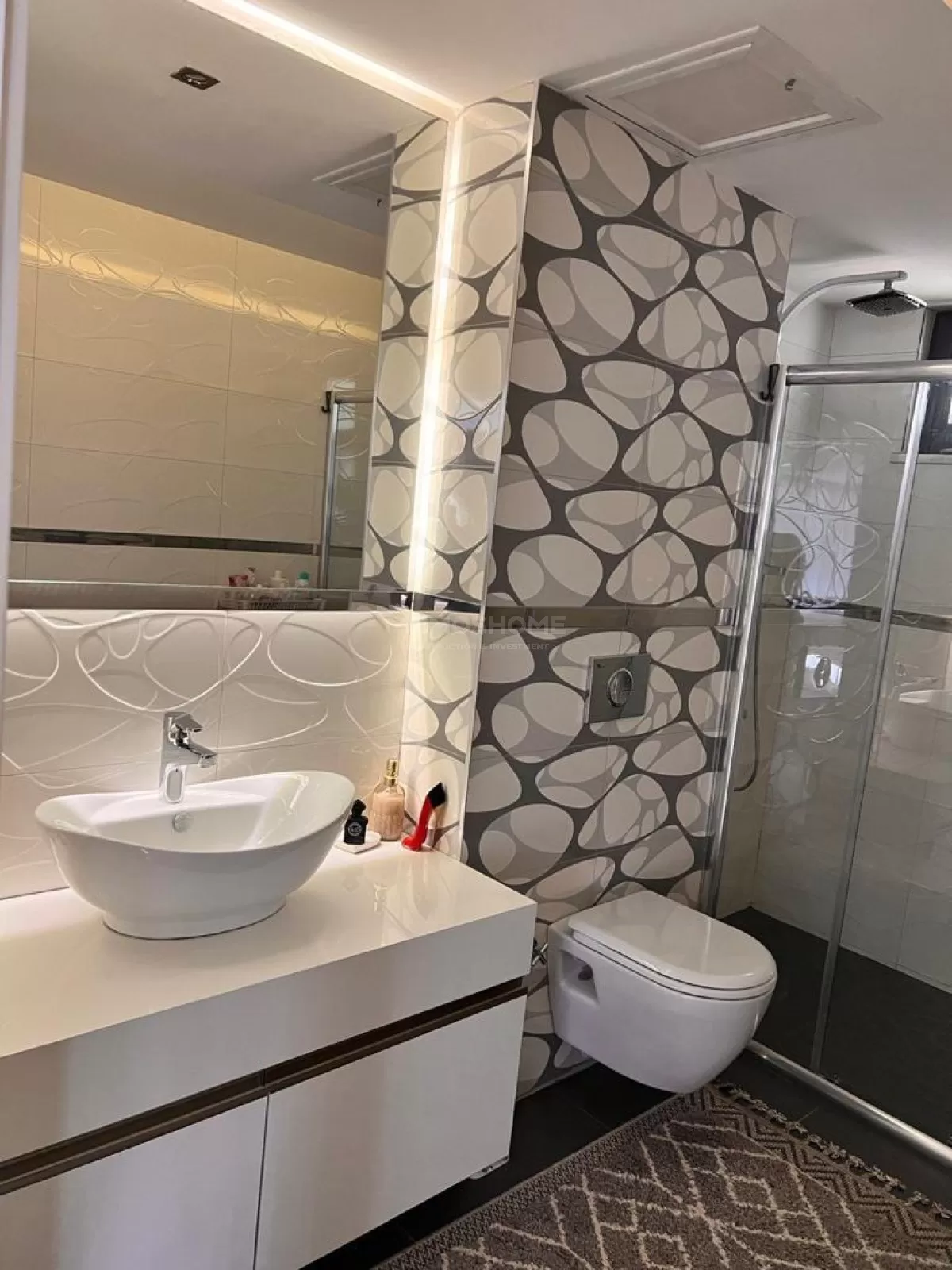 Stunning Sea, Castle & City Views