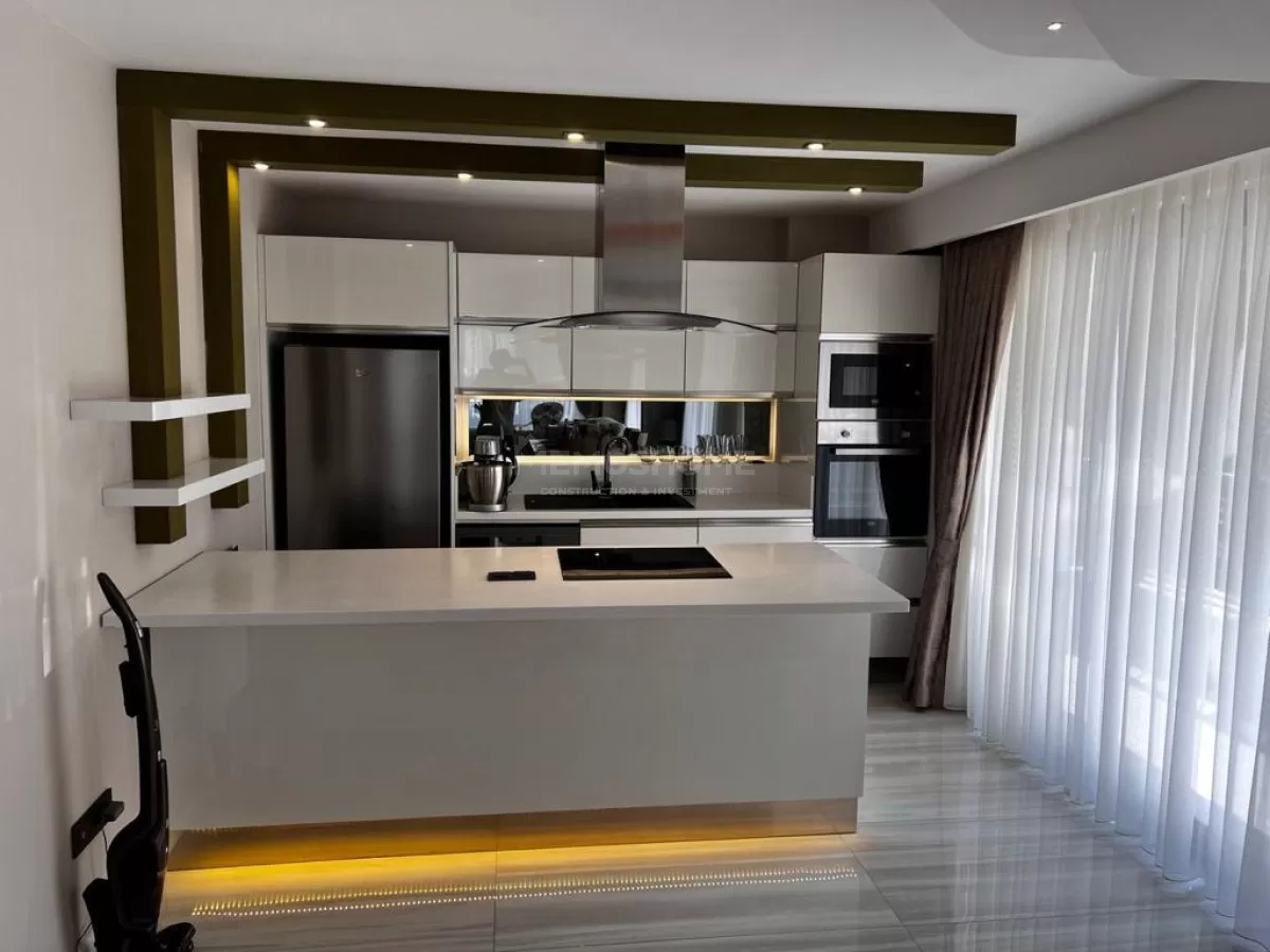 Stunning Sea, Castle & City Views