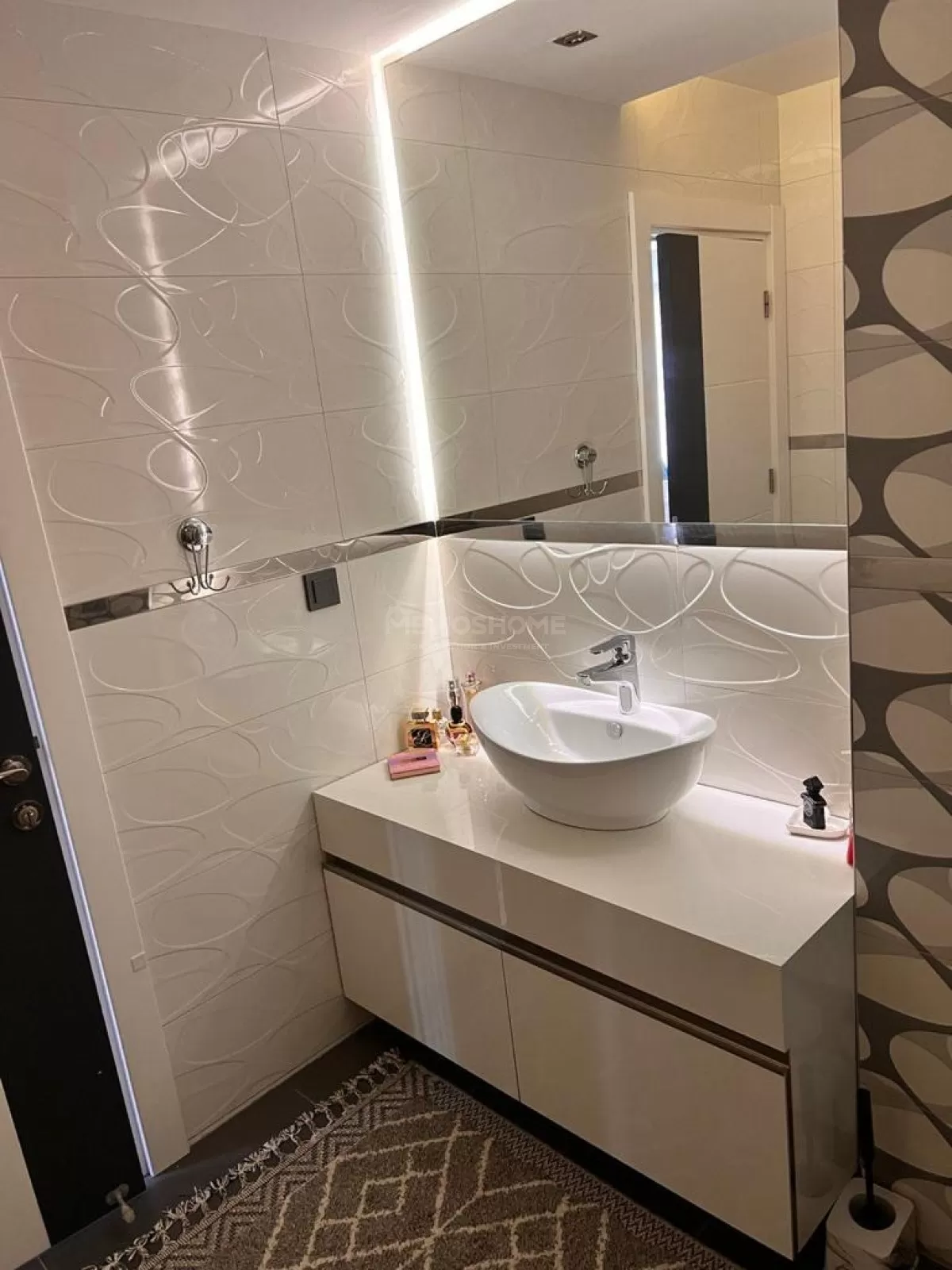 Stunning Sea, Castle & City Views