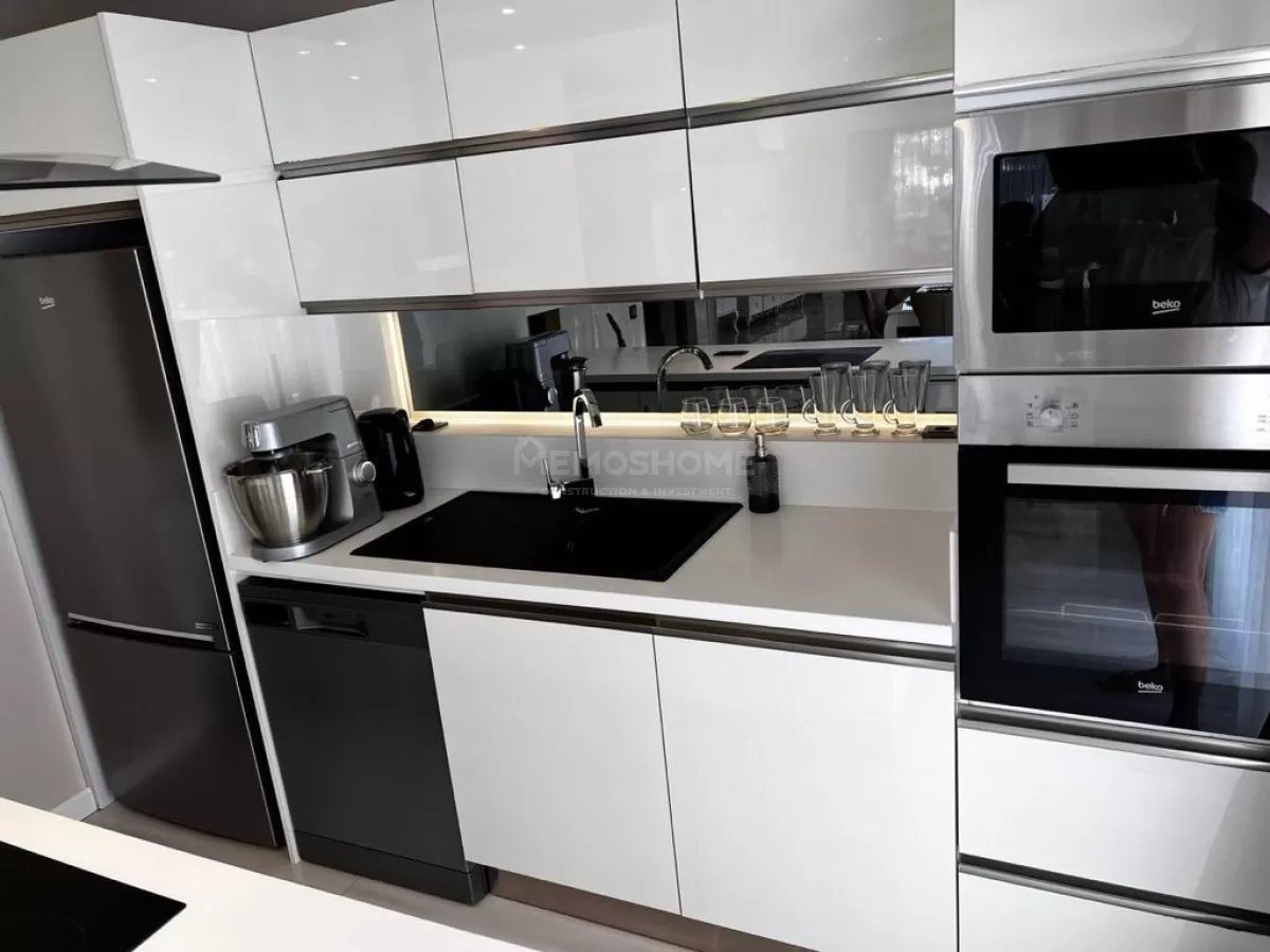 Stunning Sea, Castle & City Views