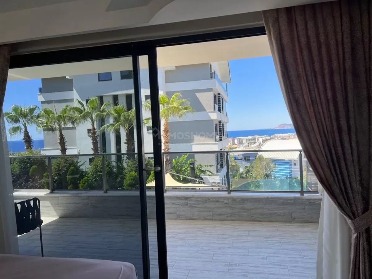 Stunning Sea, Castle & City Views