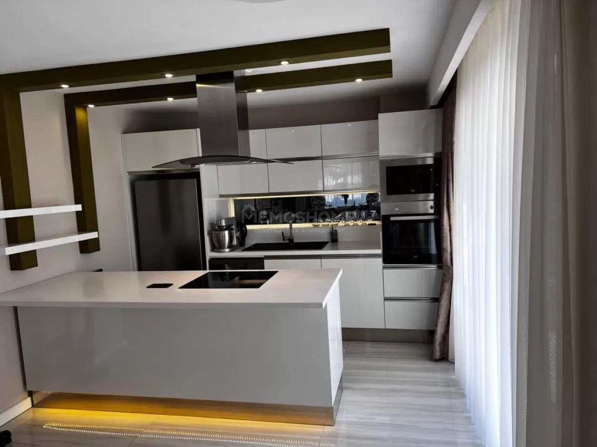 Stunning Sea, Castle & City Views