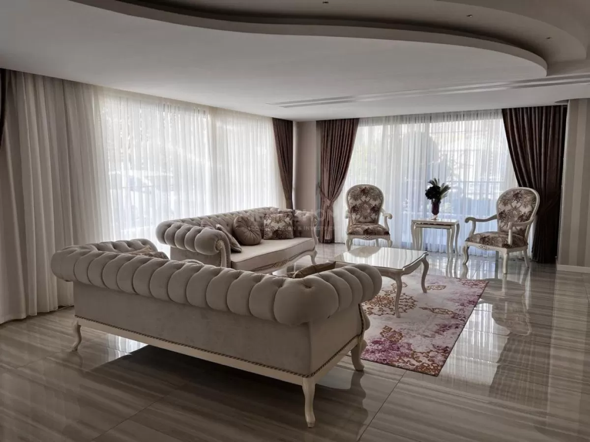 Stunning Sea, Castle & City Views