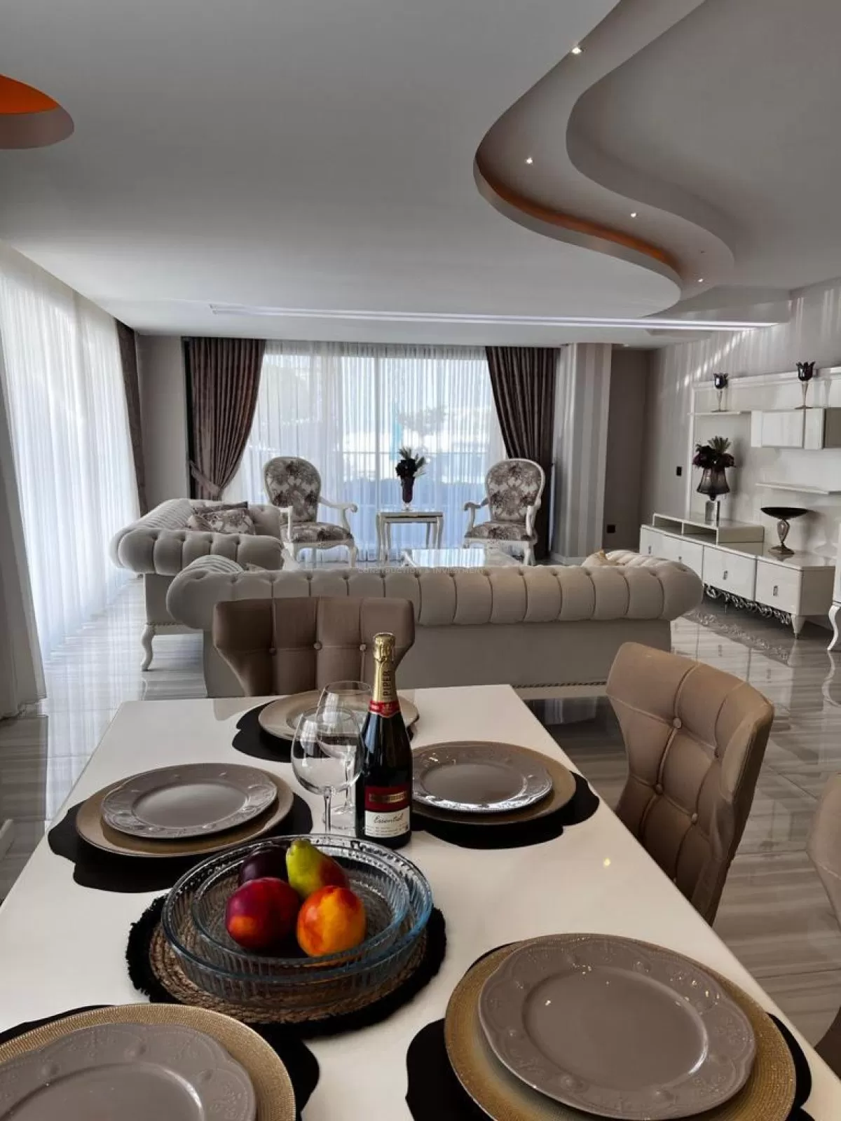 Stunning Sea, Castle & City Views