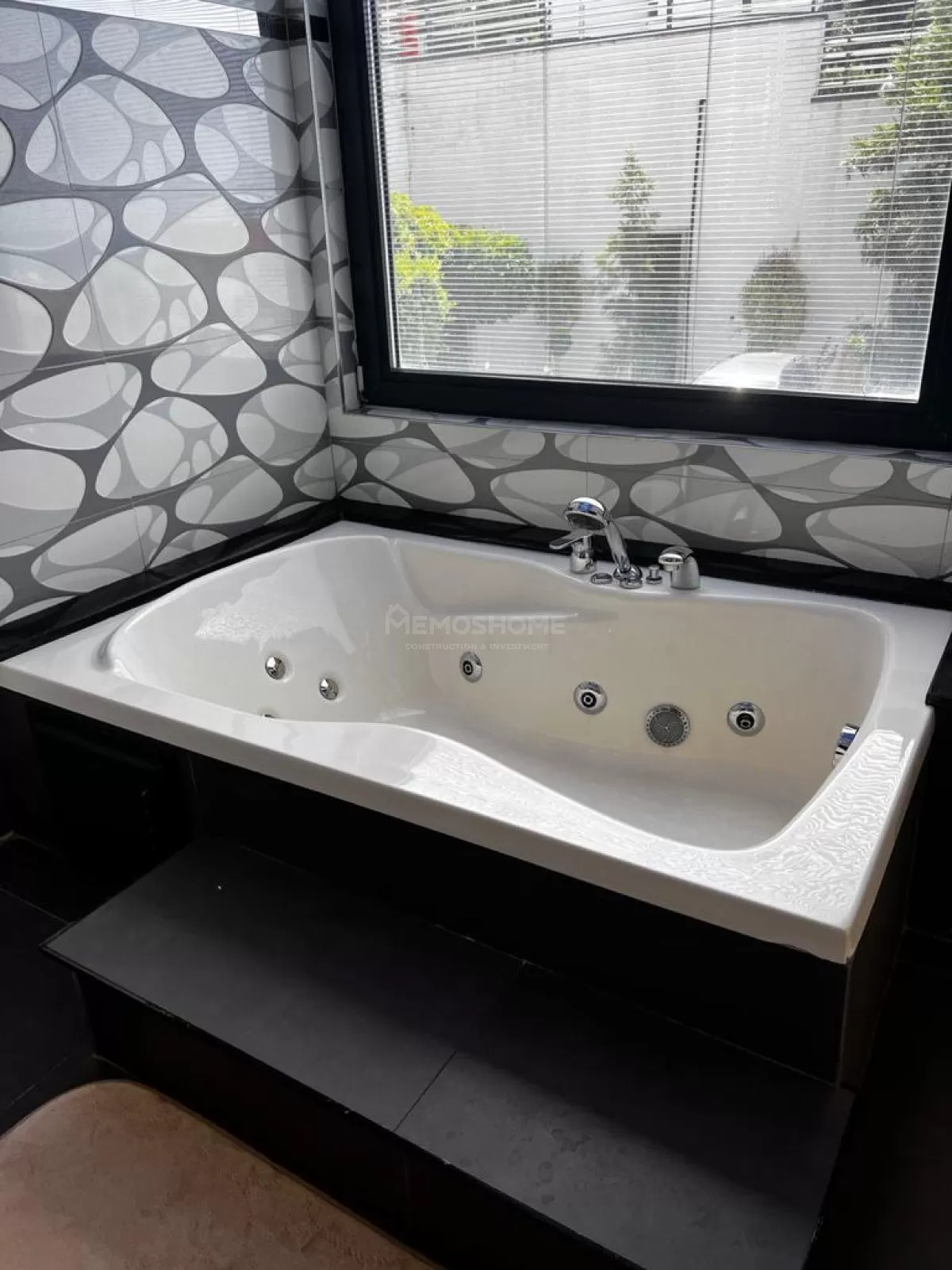 Stunning Sea, Castle & City Views