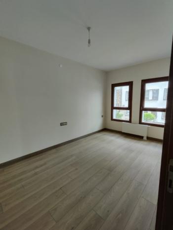AFYON ÜÇOK EMLAKTAN SADIKBEY TOKİ KİRALIK 3+1 TEMİZ BAKIMLI DAİRE