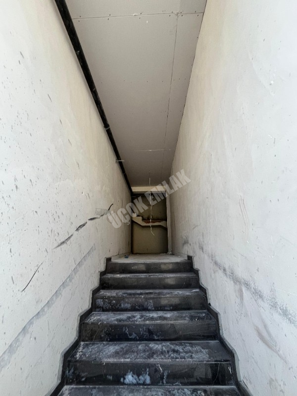 AFYON ÜÇOK EMLAKTAN ERENLERDE SATILIK SIFIR 2+1 EŞYALI ARAKAT DAİRE