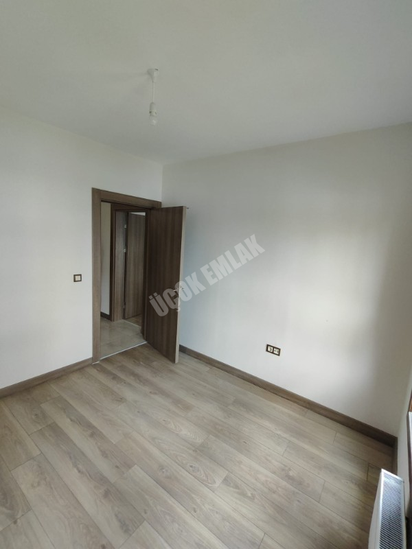 AFYON ÜÇOK EMLAKTAN SADIKBEY TOKİ KİRALIK 3+1 TEMİZ BAKIMLI DAİRE