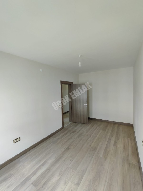 AFYON ÜÇOK EMLAKTAN SADIKBEY TOKİ KİRALIK 3+1 TEMİZ BAKIMLI DAİRE
