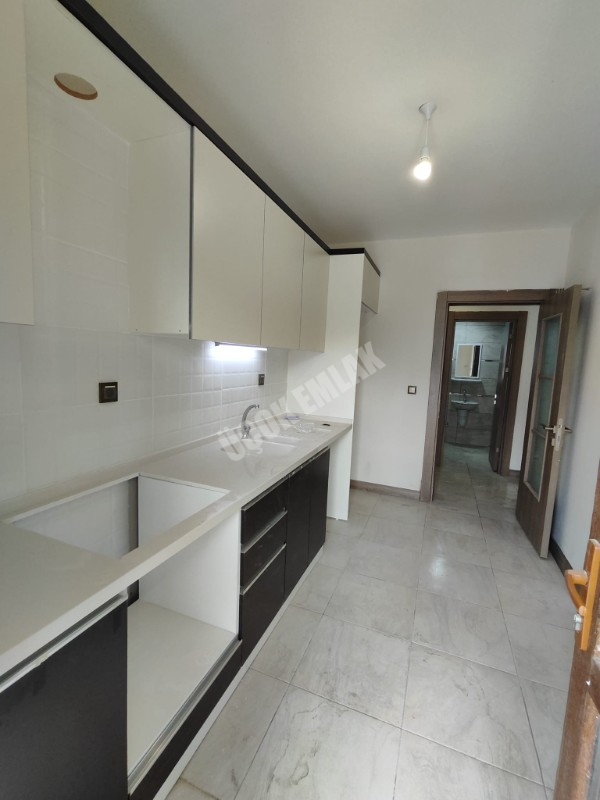 AFYON ÜÇOK EMLAKTAN SADIKBEY TOKİ KİRALIK 3+1 TEMİZ BAKIMLI DAİRE