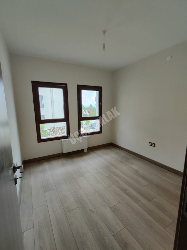 AFYON ÜÇOK EMLAKTAN SADIKBEY TOKİ KİRALIK 3+1 TEMİZ BAKIMLI DAİRE
