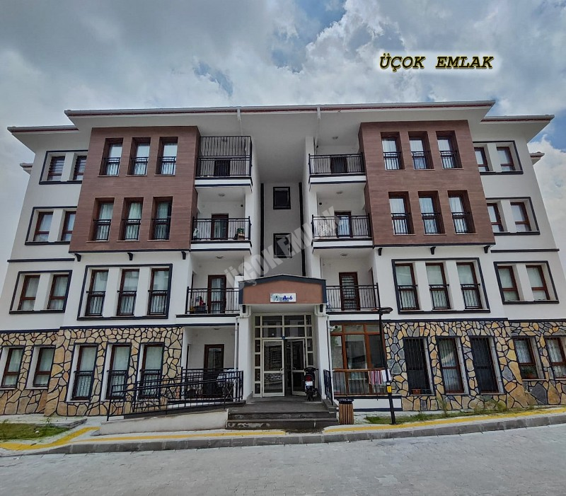 AFYON ÜÇOK EMLAKTAN SADIKBEY TOKİ KİRALIK 3+1 TEMİZ BAKIMLI DAİRE