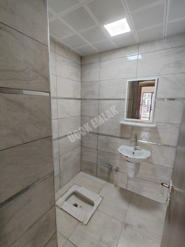 AFYON ÜÇOK EMLAKTAN SADIKBEY TOKİ KİRALIK 3+1 TEMİZ BAKIMLI DAİRE