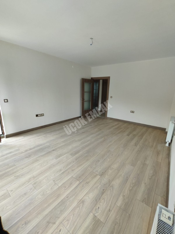 AFYON ÜÇOK EMLAKTAN SADIKBEY TOKİ KİRALIK 3+1 TEMİZ BAKIMLI DAİRE