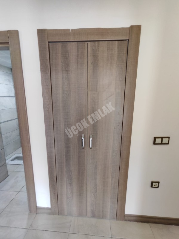 AFYON ÜÇOK EMLAKTAN SADIKBEY TOKİ KİRALIK 3+1 TEMİZ BAKIMLI DAİRE