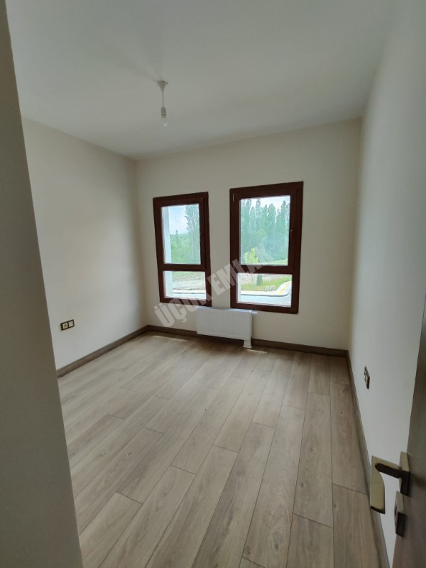 AFYON ÜÇOK EMLAKTAN SADIKBEY TOKİ KİRALIK 3+1 TEMİZ BAKIMLI DAİRE