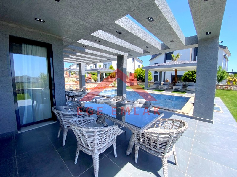 Didim Efeler Mahallesi'nde 4+1 Tam Müstakil Lüks Villa