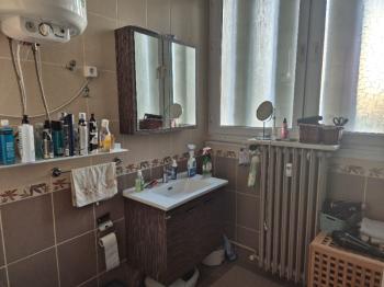 İ.E.T.T Yıldız Bloklarında, Otoparklı, Balkonlu, 40m2 salonlu Ara Kat