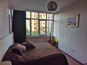 İ.E.T.T Yıldız Bloklarında, Otoparklı, Balkonlu, 40m2 salonlu Ara Kat