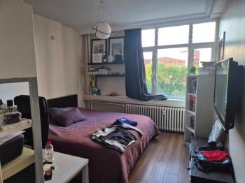 İ.E.T.T Yıldız Bloklarında, Otoparklı, Balkonlu, 40m2 salonlu Ara Kat