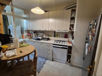 İ.E.T.T Yıldız Bloklarında, Otoparklı, Balkonlu, 40m2 salonlu Ara Kat