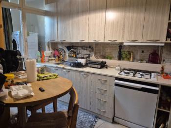 İ.E.T.T Yıldız Bloklarında, Otoparklı, Balkonlu, 40m2 salonlu Ara Kat