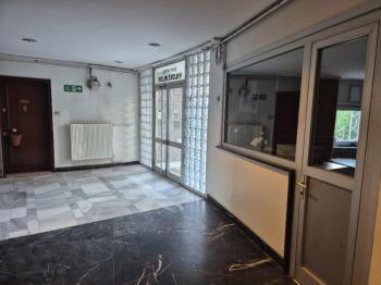 İ.E.T.T Yıldız Bloklarında, Otoparklı, Balkonlu, 40m2 salonlu Ara Kat