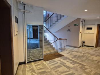 İ.E.T.T Yıldız Bloklarında, Otoparklı, Balkonlu, 40m2 salonlu Ara Kat
