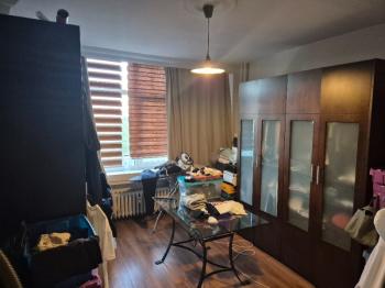 İ.E.T.T Yıldız Bloklarında, Otoparklı, Balkonlu, 40m2 salonlu Ara Kat