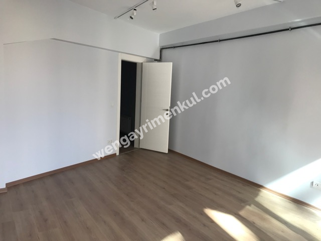 İSTİKLAL CD.‘NIN KALBİNDE KİRALIK OFİS & İŞYERİ
