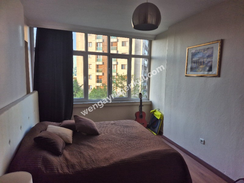 İ.E.T.T Yıldız Bloklarında, Otoparklı, Balkonlu, 40m2 salonlu Ara Kat