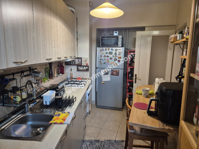 İ.E.T.T Yıldız Bloklarında, Otoparklı, Balkonlu, 40m2 salonlu Ara Kat
