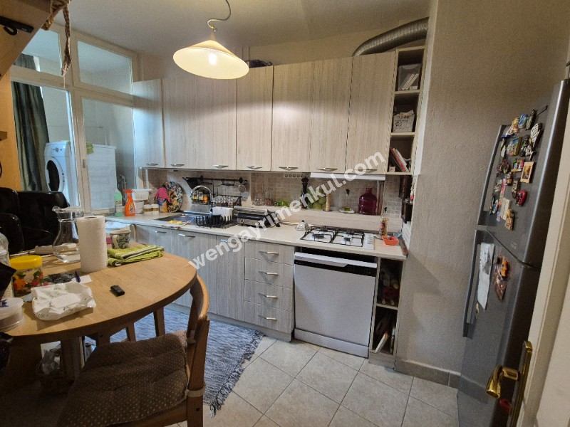 İ.E.T.T Yıldız Bloklarında, Otoparklı, Balkonlu, 40m2 salonlu Ara Kat