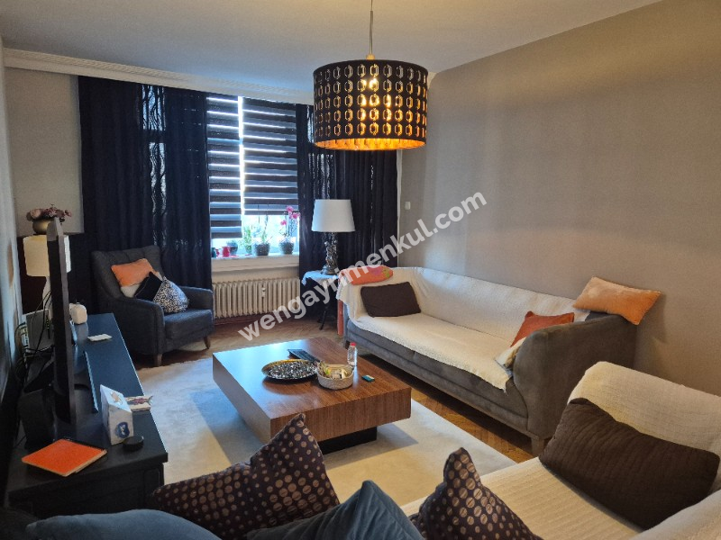 İ.E.T.T Yıldız Bloklarında, Otoparklı, Balkonlu, 40m2 salonlu Ara Kat
